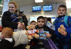 Další uprchlíci dávají sbohem Česku: 16 Iráčanů míří do Německa.