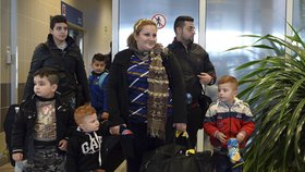 Na Letišti Václava Havla v Praze přistála druhá skupina křesťanských uprchlíků z Iráku. Jde o čtyři rodiny, které mají 17 členů. Mezi nimi je devět dětí.