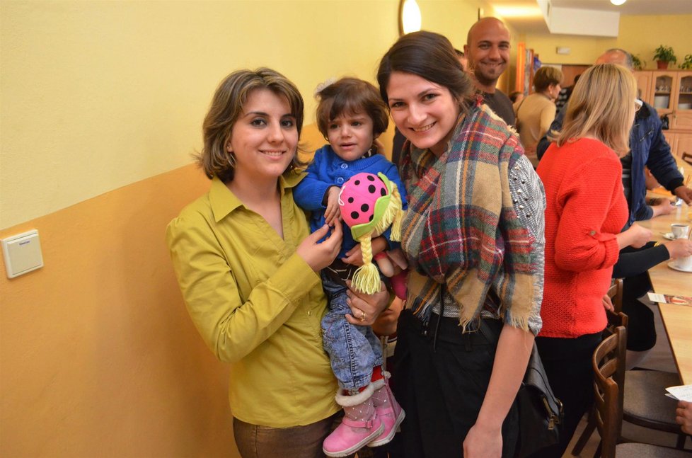 Budoucí učitelka Liliana (21) je ráda, že její obec pomáhá křesťanským uprchlíkům. Mamince Nibras vyjádřila podporu.