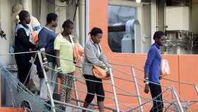 Lodě mezi Itálií a Libyí za jediný den zachránily přes 4 tisíce migrantů.