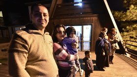 Skupinka 17 iráckých křesťanů dorazila do Okrouhlíku u Jilhavy v podvečer.