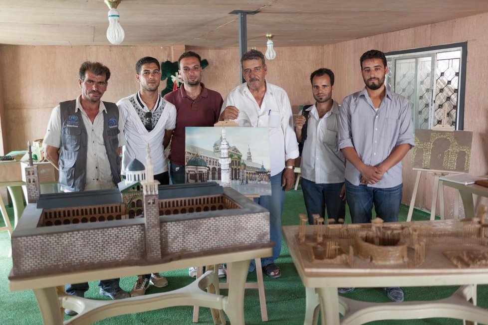 Skupina syrských umělců postavila historické památky zničené ISIS.