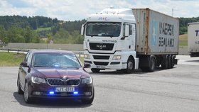 Policie na jižní Moravě letos zkontrolovala přes 500 kamionů, každý třetí byl přetížený. Ilustrační foto.