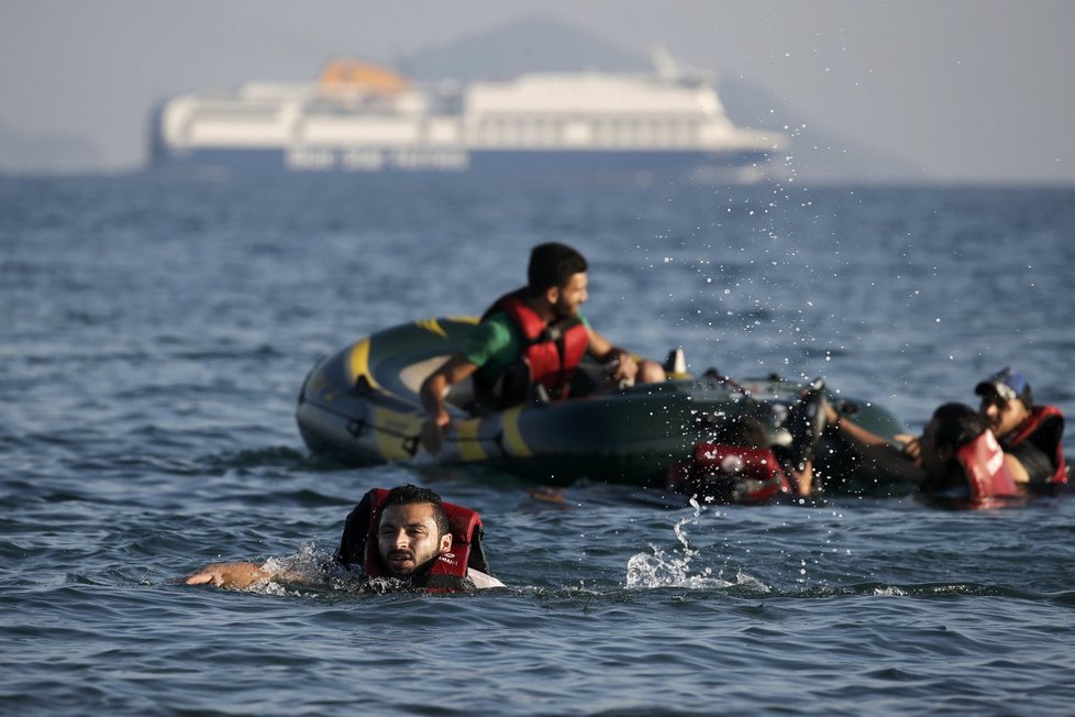 Kvůli dobrému počasí do Řecka z Turecka proudí mnohem více uprchlíků.