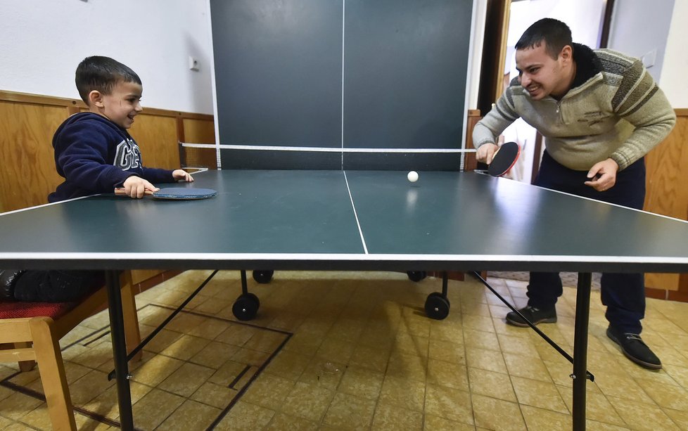 Deset křesťanských uprchlíků z Iráku se počátkem února zabydlovalo v rekreačním středisku Okrouhlík v Čížově u Jihlavy a začalo se základní výukou češtiny.