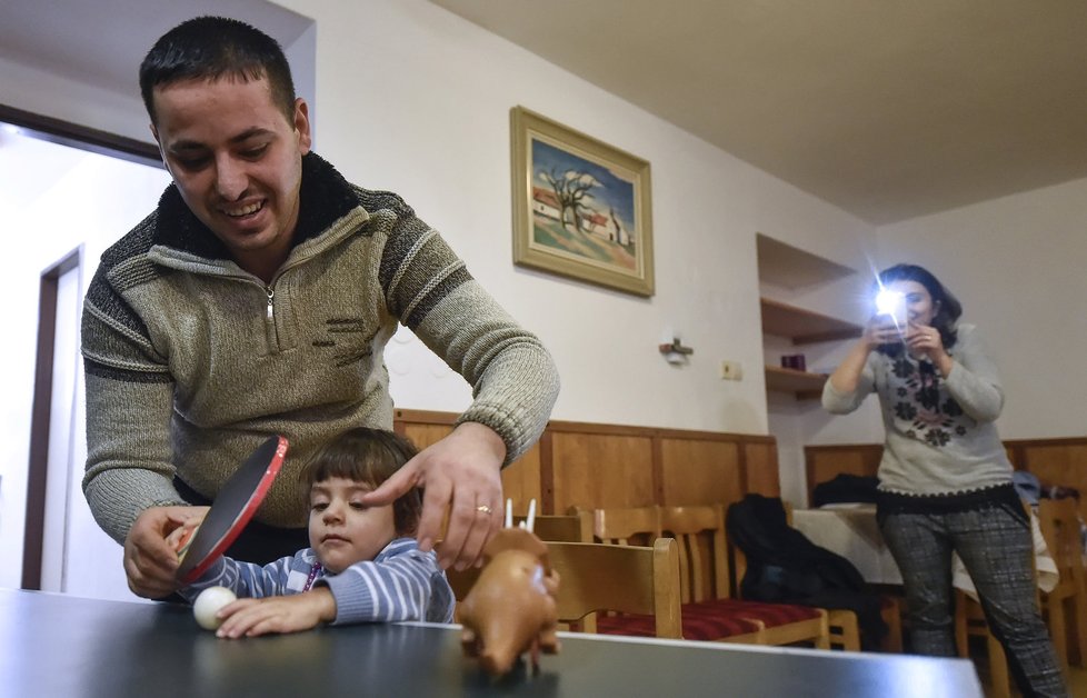 Deset křesťanských uprchlíků z Iráku se v zabydlelo v rekreačním středisku Okrouhlík v Čížově u Jihlavy a začíná se základní výukou češtiny.