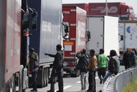 Další náklaďák smrti v Rakousku? Policie zachránila děti před smrtí žízní