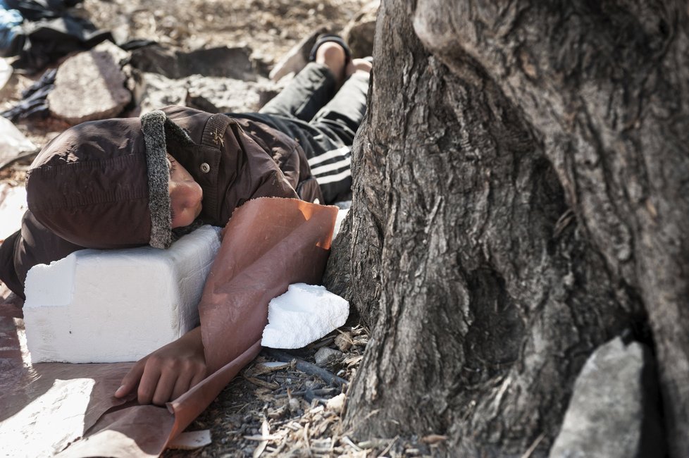 V uprchlických táborech v Řecku panují hrozné podmínky.