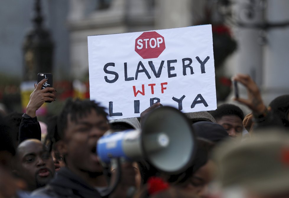 Proti otroctví v Libyi se protestuje po celém světě i v Londýně.