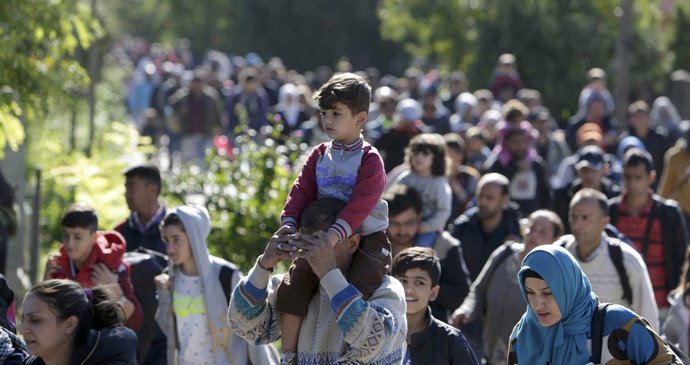 Davy uprchlíků v Maďarsku míří k rakouské hranici