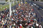 Uprchlíkům nejspíš došla trpělivost. Z Maďarska se tak vydali na pochod z Východního nádraží Keleti v Budapešti do Rakouska.
