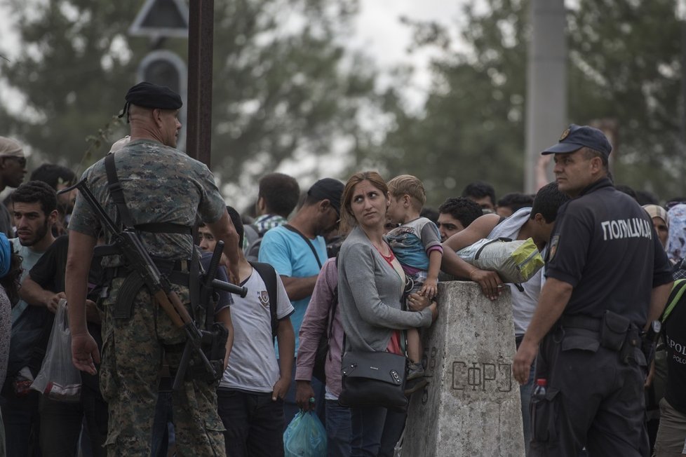 Makedonie uzavřela kvůli uprchlíkům hranice. Střeží je policisté i armáda.
