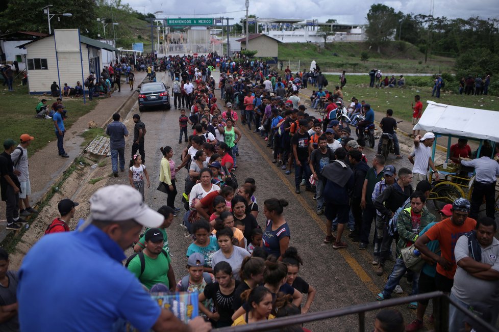 Karavana více než 3000 středoamerických migrantů se násilím snažila překročit hranici s Mexikem (18.1.2020)