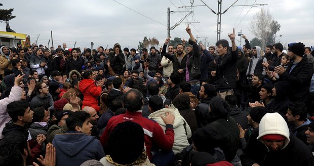 Řecko proti nezákonným uprchlíkům: Po stovkách je začne vracet do Turecka