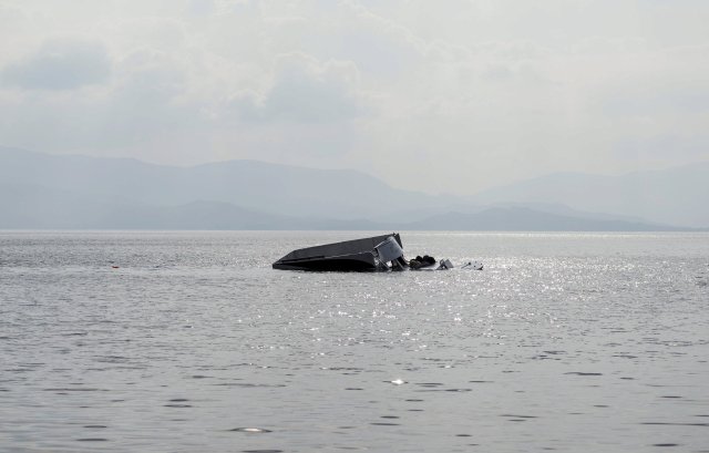 Na Egejském moři našlo smrt 33 uprchlíků. Utonuli při cestě z Turecka na řecký ostrov Lesbos.