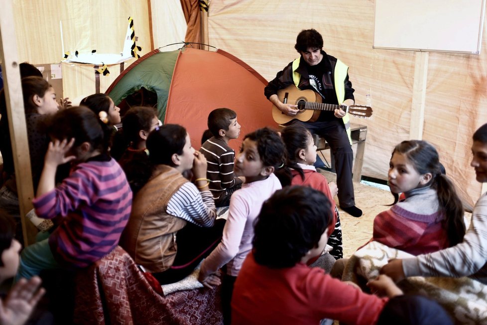 V Idomeni vznikla stanová škola pro dětské běžence, kteří se učí například anglicky a německy.