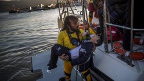 U ostrova Lesbos ztroskotala dřevěná loď. Zahynulo 11 dětí.