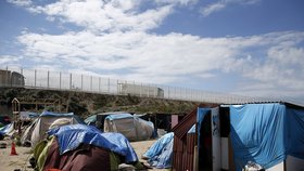 Uprchlíci v Calais jsou hrozbou pro celou Evropu, říká Francie a Británie.