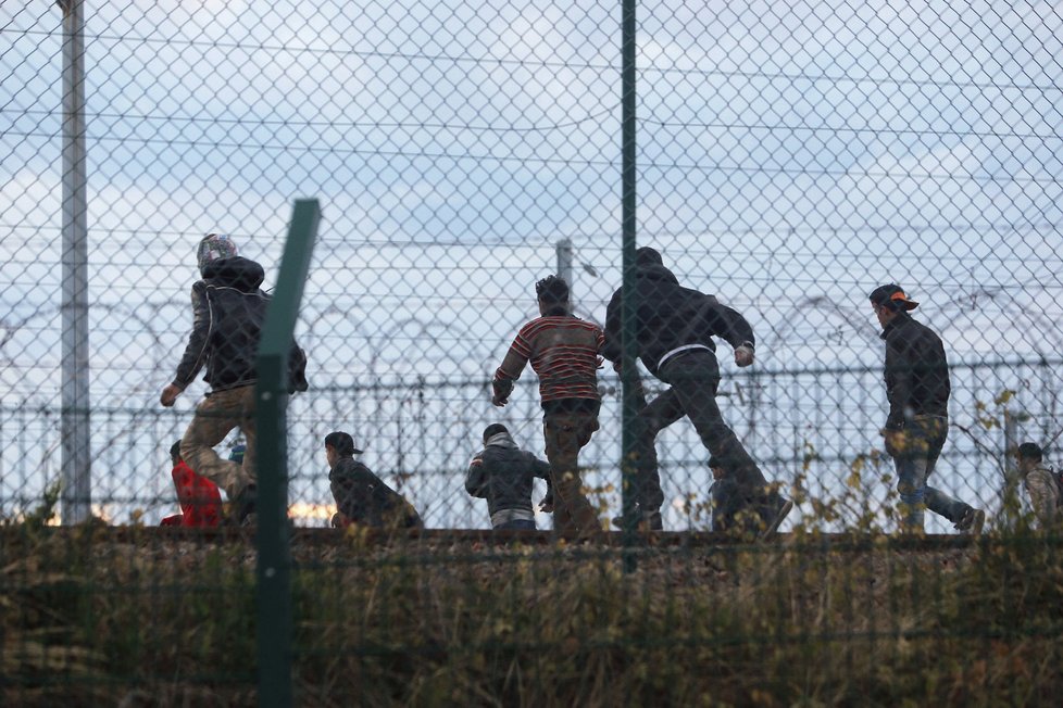Uprchlíci v Calais jsou hrozbou pro celou Evropu, říká Francie a Británie.