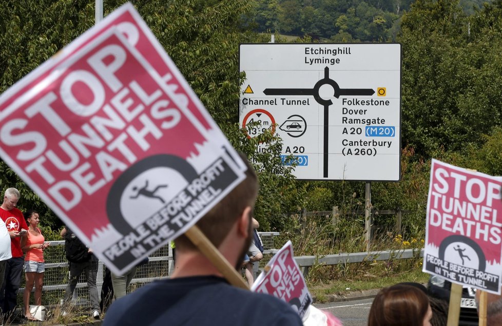 Uprchlíci v Calais jsou hrozbou pro celou Evropu, říká Francie a Británie.