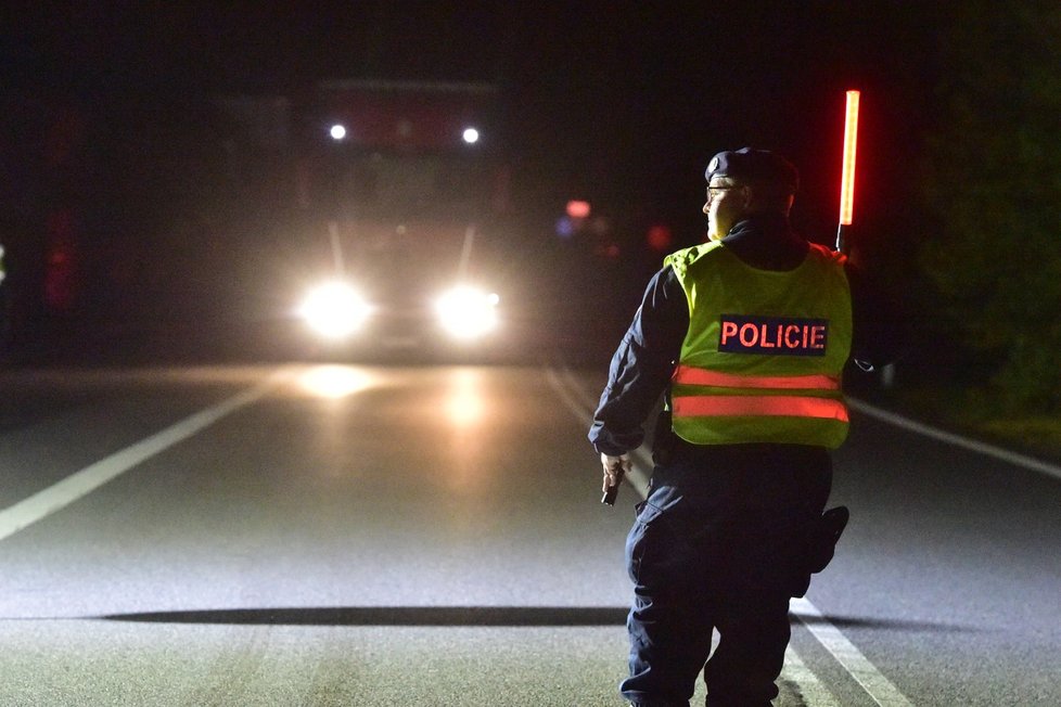 Policie v noci zadržela na česko-slovenských hranicích 120 uprchlíků a 7 převaděčů