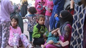 Uprchlický tábor Debaka nedaleko iráckého Ebílu: I v něm je řada dětí.