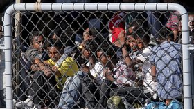 Uprchlická krize nekončí: Migranti, kteří dorazili přes Středozemní moře do Itálie