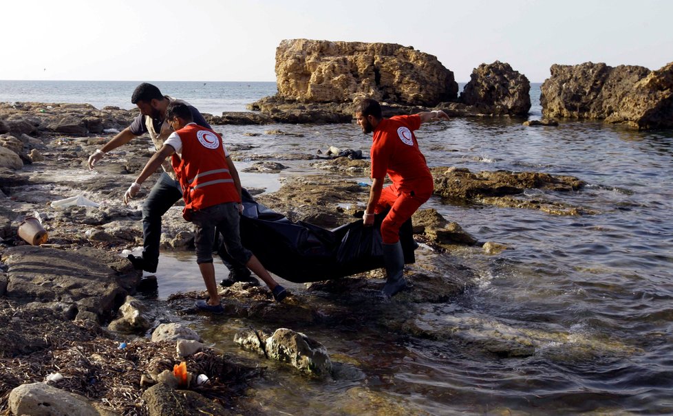 Pro polovinu migrantů na centrální trase do Evropy je Libye tranzitní zemí. Ne všichni cestu přežijí