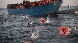 Itálie chce v Bruselu vystavit loď, jež se potopila i s migranty. Má ukázat egoismus východní Evropy