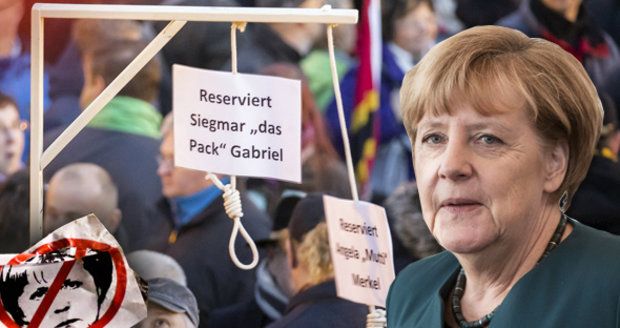 „Rezervováno pro Merkelovou.“ Šibenice za uprchlíky pobouřila politiky