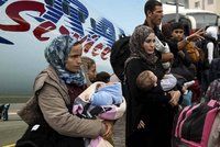 Letecké společnosti si mnou ruce: Uprchlická krize jim zvyšuje tržby