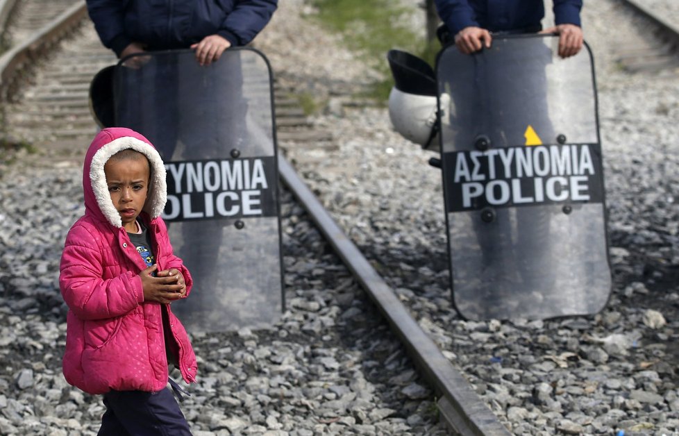 Situace na řecko-makedonské hranici. V uprchlickém táboře Idomeni je cca 12 tisíc uprchlíků.