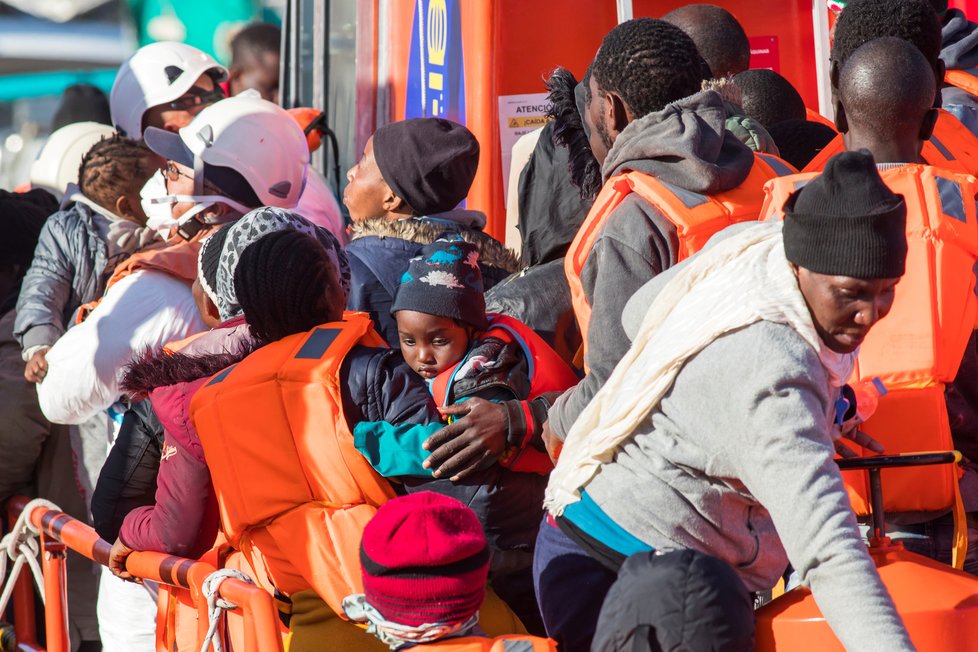 Migranti se i na přelomu roku 2019 a 2020 snažili dál dostat přes Středozemní moře. Do Itálie či Španělska.