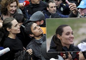 Angelina Jolie navštívila uprchlický tábor v Libanonu jako velvyslankyně dobré vůle OSN.