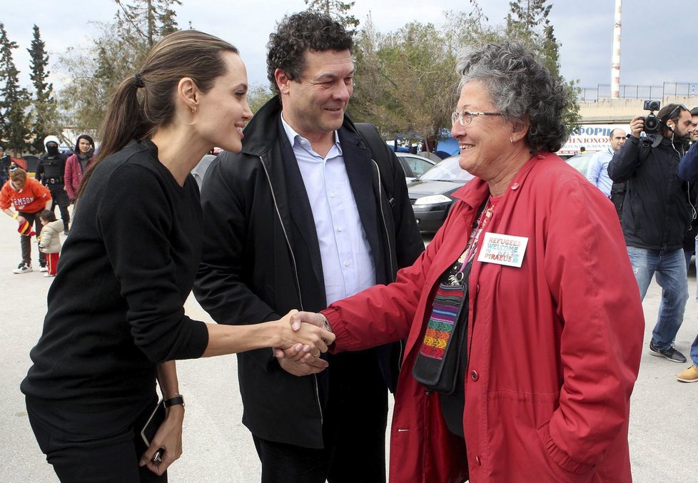 Angelina Jolie navštívila uprchlický tábor v Libanonu a apelovala na světové vůdce.