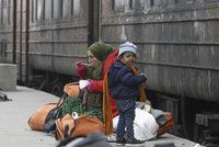 Dráhy milují běžence: „Uprchlický expres“ přes Makedonii denně vydělá 2 miliony