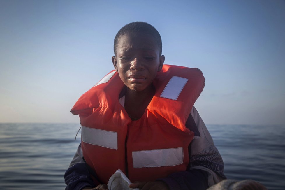 U libyjských břehů  z 30 lodí zachránili přes 3400 uprchlíků