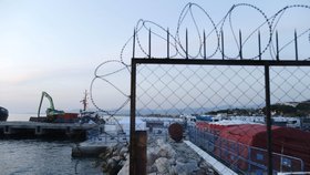 Turecko připravilo pro uprhclíky navracející se z řeckého ostrova Lesbos stany
