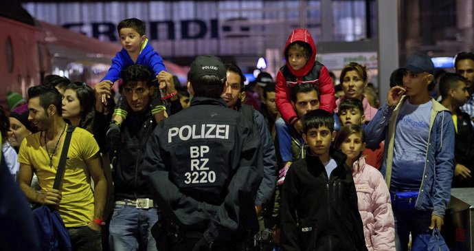 Na nádraží do Mnichova dorazilo jen za víkend 20 tisíc uprchlíků, nejčastěji z Maďarska.