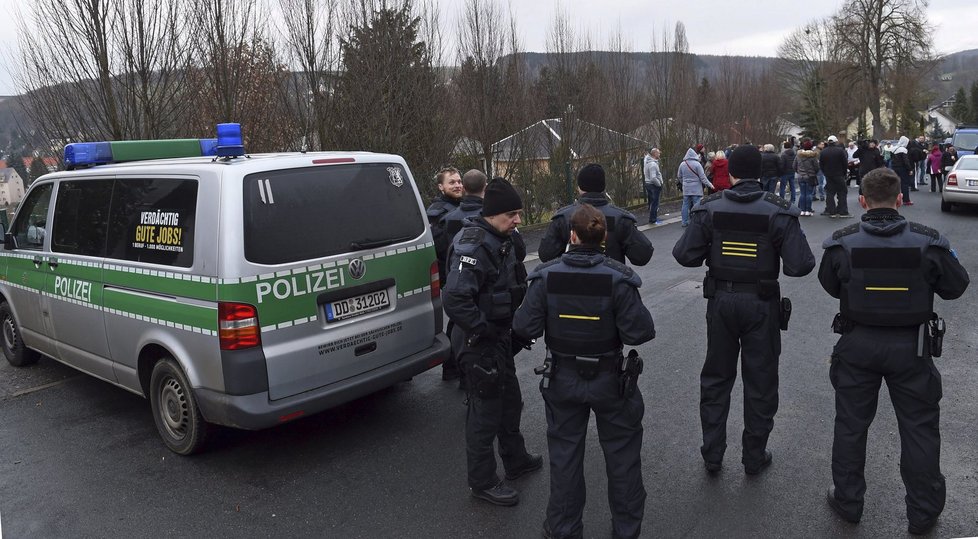 Němci začali uprchlíkům zabavovat cennosti, chtějí omezit příliv běženců do země.