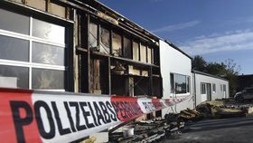 Ubytovny pro uprchlíky se v Německu stávají stále častěji terčem vandalských nebo žhářských útoků. Policie jich od začátku roku zaznamenala kolem 500, to je asi trojnásobek proti loňsku.