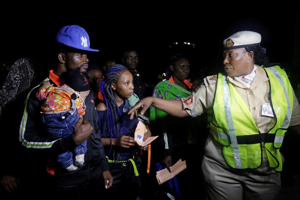 Nigerijští uprchlíci se vrací z táborů v Libyi do vlasti