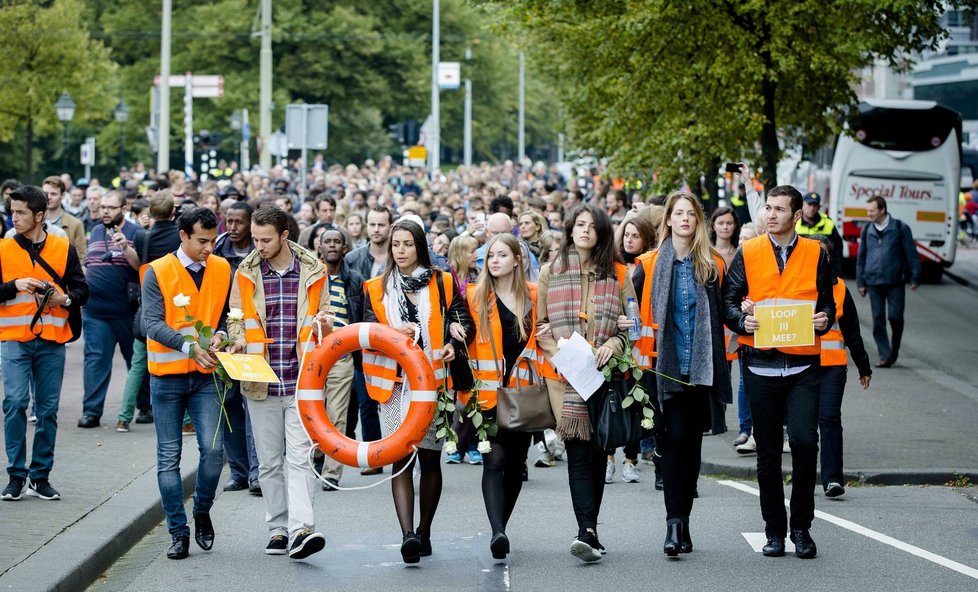 Pochod na podporu uprchlíků v nizozemském Haagu