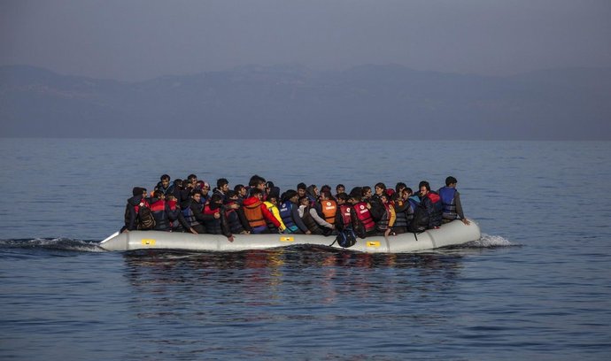 Uprchlíci při plavbě z Turecka do Řecka