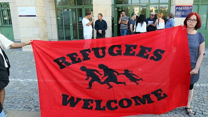 Dnes už takto vítá uprchlíky stále méně Rakušanů.