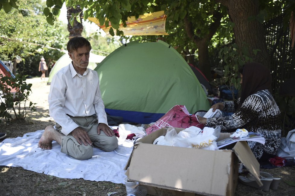 Uprchlíci v řeckých Athénách obsadili parky i části některých náměstí
