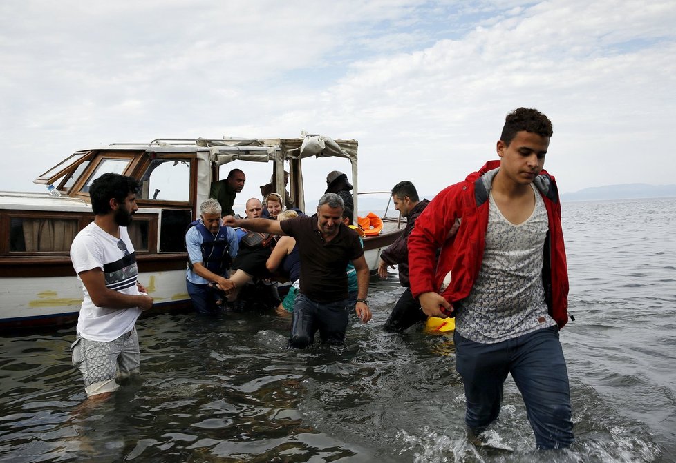 Uprchlíci u řeckého ostrova Lesbos