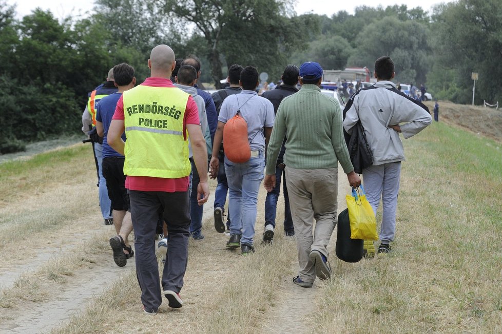 Maďarská policie řeší problémy s ilegálními uprchlíky