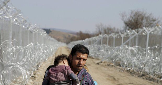 Makedonie dala migrantům stopku: Přes hranice nikdo nesmí!