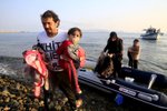 Syrská uprchlická rodina přistála na pobřeží ostrova Kos.